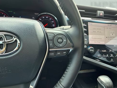 Used 2019 Toyota Camry XSE FWD image 18