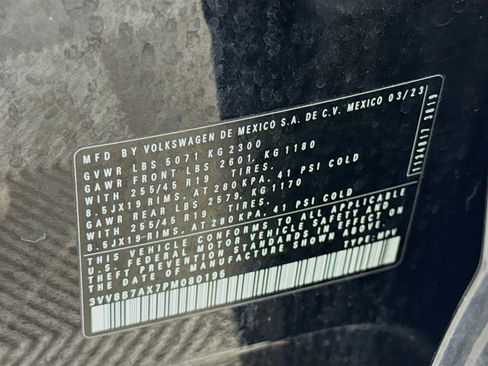 Certified 2023 Volkswagen Tiguan SE R-Line image 31