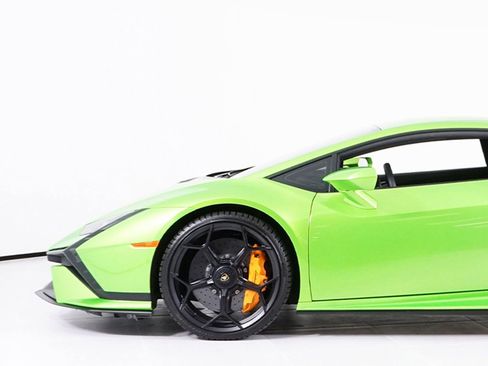 Used 2023 Lamborghini Huracan Tecnica RWD image 12