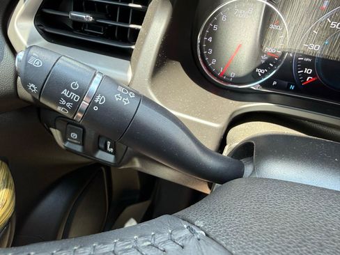 Used 2019 GMC Acadia Denali w/ Technology Package FWD image 28