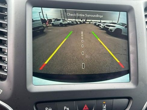 Used 2023 Jeep Cherokee Altitude Lux image 22