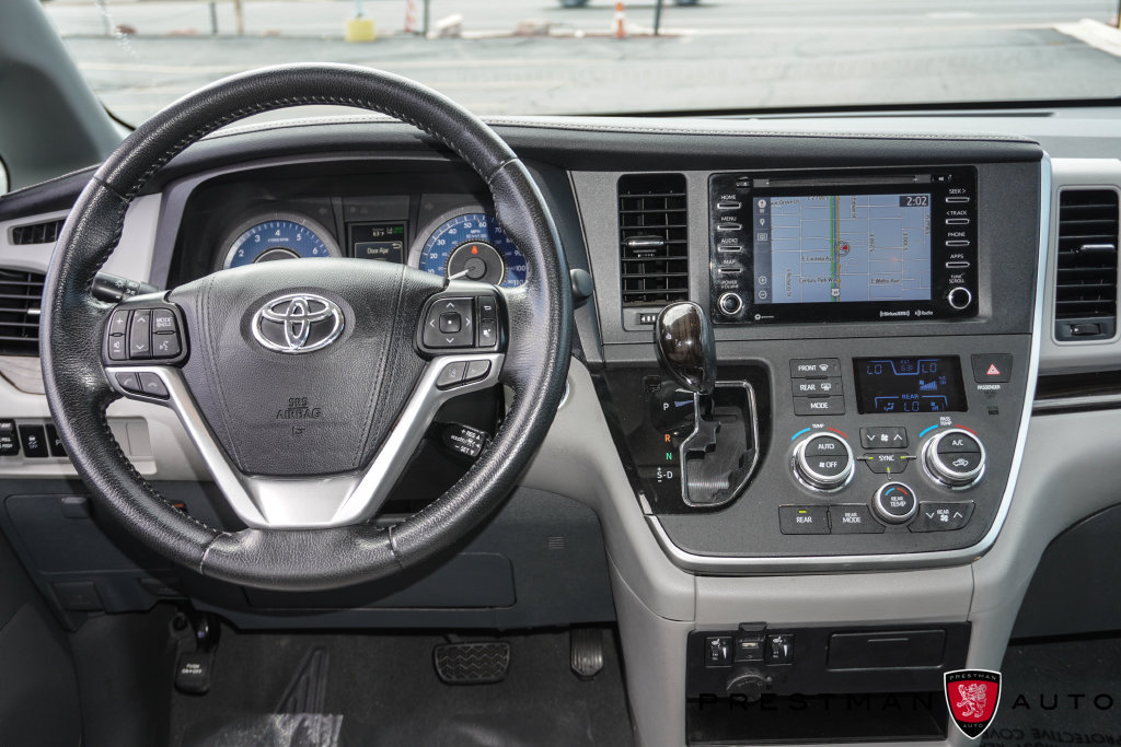 Used 2020 Toyota Sienna XLE w/ XLE Navigation Package FWD image 2