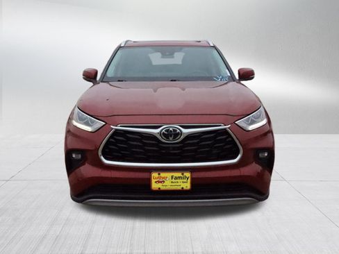 Used 2022 Toyota Highlander Platinum AWD/4WD image 2