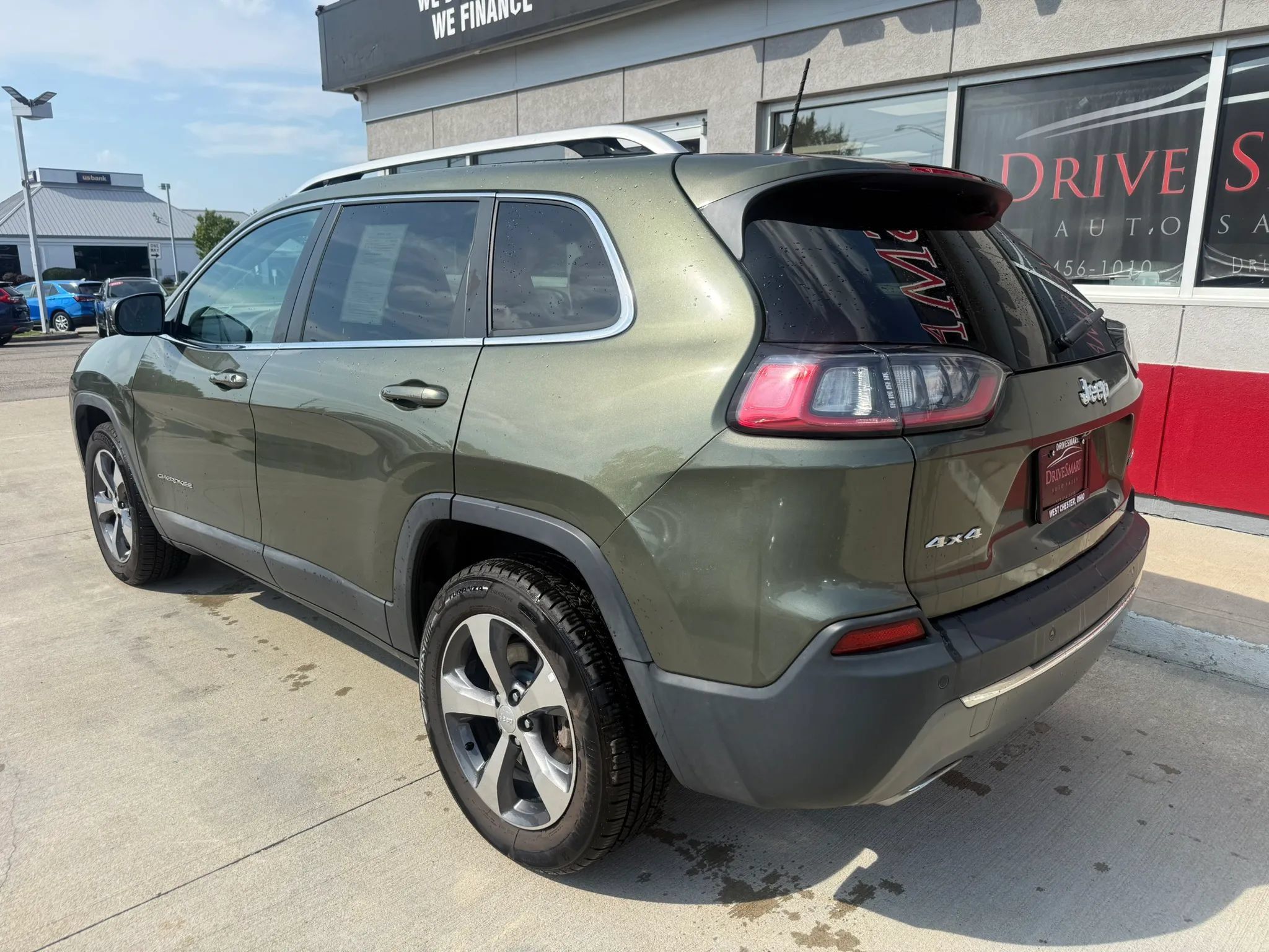 Used 2019 Jeep Cherokee Limited AWD/4WD image 4
