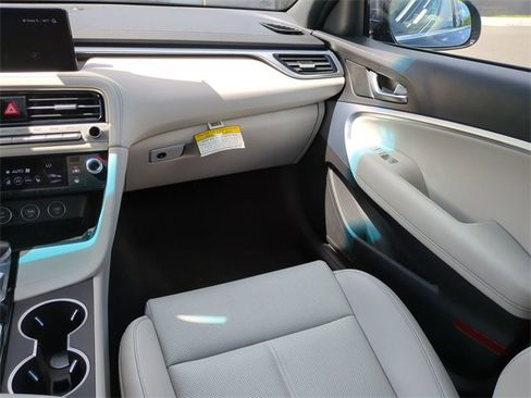 Certified 2025 Genesis G70 2.5T image 16