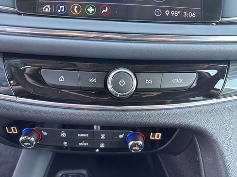 Used 2021 Buick Enclave Essence image 41