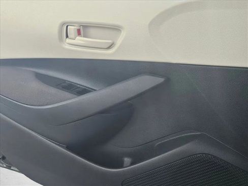 Used 2025 Toyota Corolla LE FWD image 6