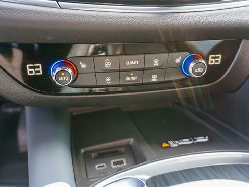 Used 2023 Buick Enclave Essence image 33