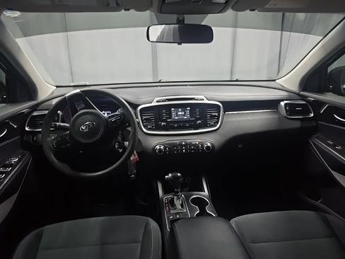 Used 2017 Kia Sorento AWD image 16