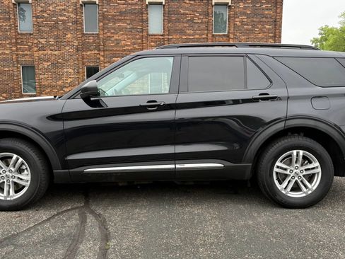 Used 2022 Ford Explorer XLT AWD/4WD image 5