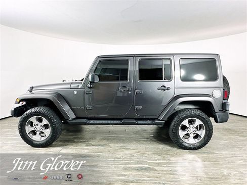 Used 2017 Jeep Wrangler Unlimited Sahara w/ Connectivity Group image 10