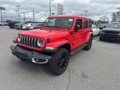Used 2025 Jeep Wrangler Unlimited Sahara image 1