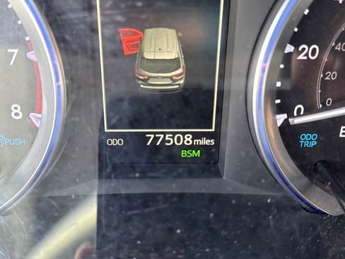 Used 2019 Toyota Highlander XLE image 29