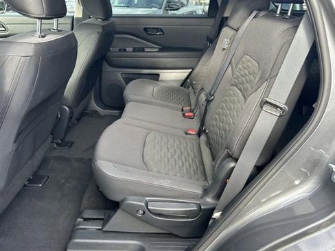 Used 2025 Nissan Pathfinder SV image 23