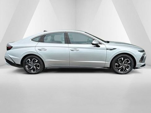 Used 2025 Hyundai Sonata SEL FWD image 8