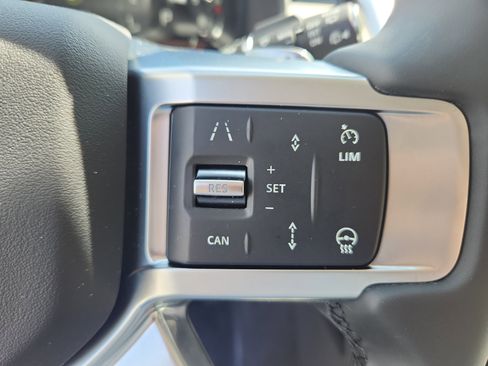 Used 2025 Land Rover Discovery S image 20