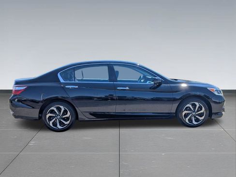 Certified 2017 Honda Accord EX-L image 6