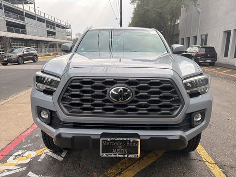 Used 2020 Toyota Tacoma TRD Off-Road w/ Technology Package image 3