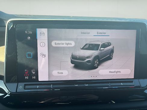 Used 2025 Volkswagen Atlas SE image 24