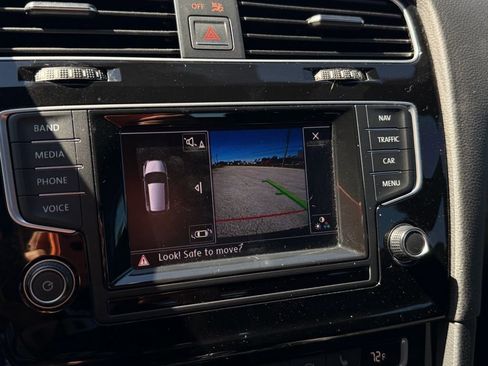 Used 2015 Volkswagen Golf R 4-Door image 23