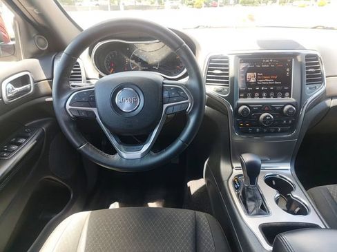 Used 2018 Jeep Grand Cherokee Laredo AWD/4WD image 17