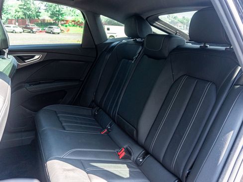 Used 2023 Audi Q4 e-tron Prestige image 14