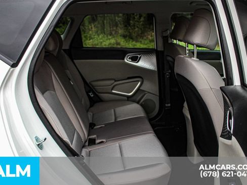 Used 2025 Kia Soul LX w/ LX Technology Package FWD image 19