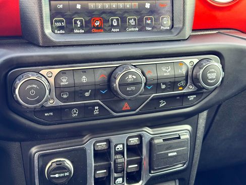 Used 2018 Jeep Wrangler Unlimited Rubicon image 28