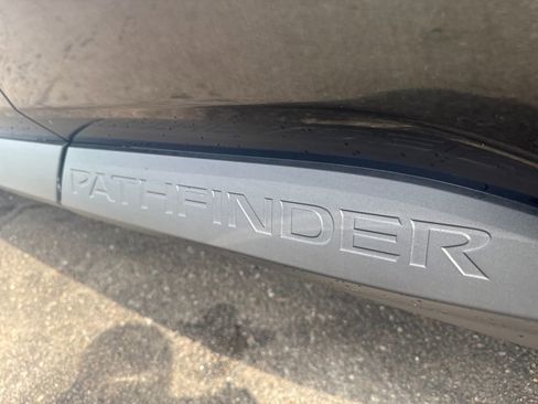 Used 2024 Nissan Pathfinder SL FWD image 33