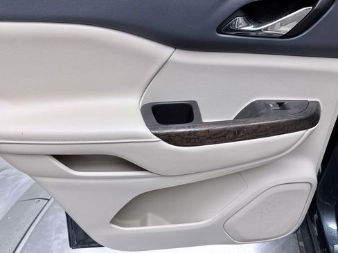 Used 2020 GMC Acadia Denali image 17