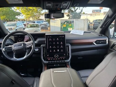 Used 2025 GMC Yukon Denali AWD/4WD image 39