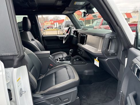 New 2025 Ford Bronco Outer Banks w/ Sasquatch Package image 29