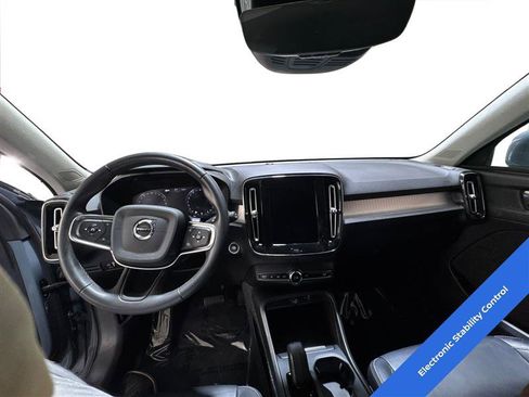 Used 2022 Volvo XC40 T5 Momentum image 14