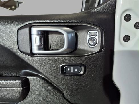 Used 2023 Jeep Gladiator Sport image 16