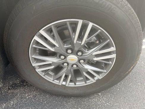 Used 2025 Chevrolet Traverse LT w/ Driver Confidence Package FWD image 14