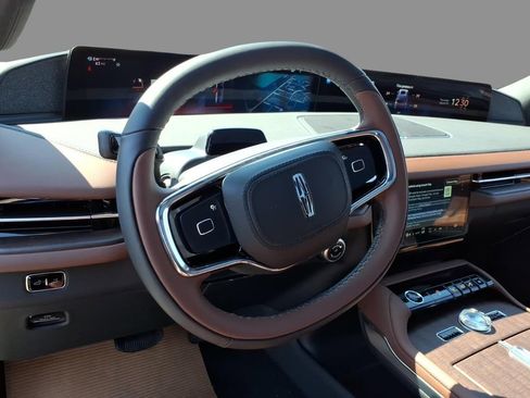 New 2026 Lincoln Navigator Reserve AWD/4WD image 22