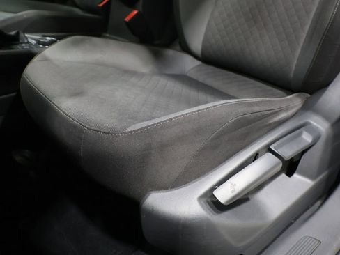 Used 2018 Volkswagen Tiguan S image 10