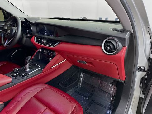 Used 2019 Alfa Romeo Stelvio image 34
