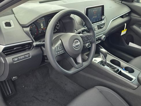 Used 2025 Nissan Altima 2.5 S FWD image 16