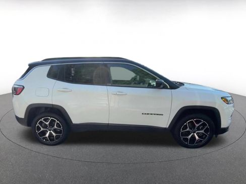 Used 2025 Jeep Compass Limited AWD/4WD image 16