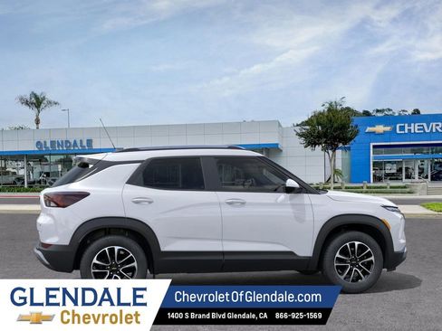 New 2026 Chevrolet TrailBlazer LT w/ LT Cold Weather Package FWD image 5