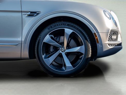 Used 2019 Bentley Bentayga image 11