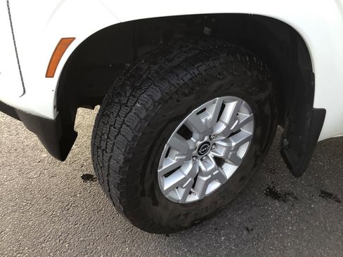 Used 2022 Nissan Frontier SV image 16