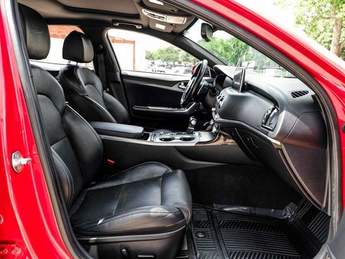 Used 2018 Kia Stinger GT1 RWD image 33
