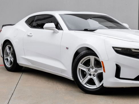 Used 2020 Chevrolet Camaro LT RWD image 5