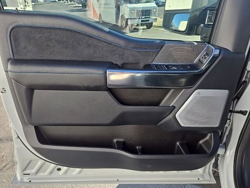 Used 2025 Ford F350 Platinum image 18