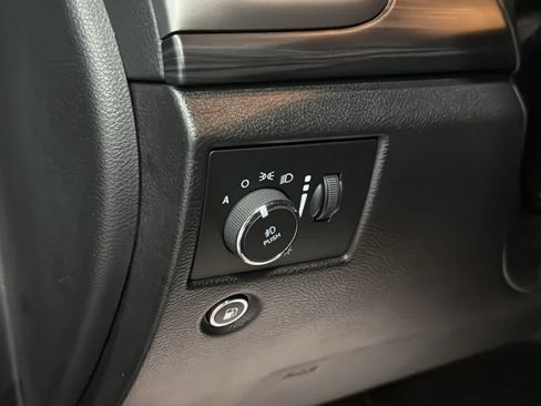 Used 2020 Jeep Grand Cherokee Altitude AWD/4WD image 23