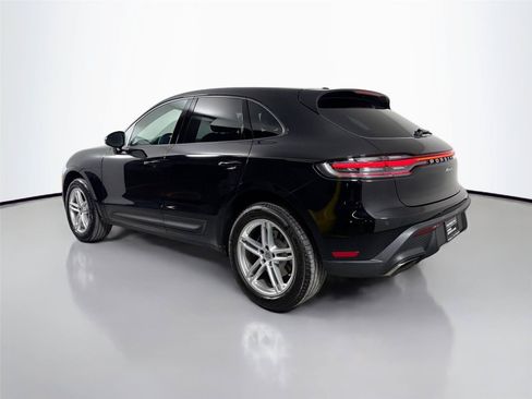 Certified 2025 Porsche Macan AWD/4WD image 3
