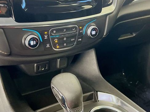 Used 2021 Chevrolet Traverse LT image 14