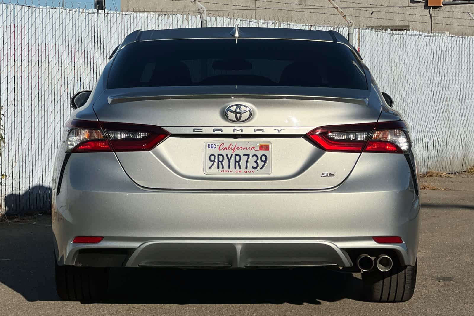 Used 2021 Toyota Camry SE FWD image 4